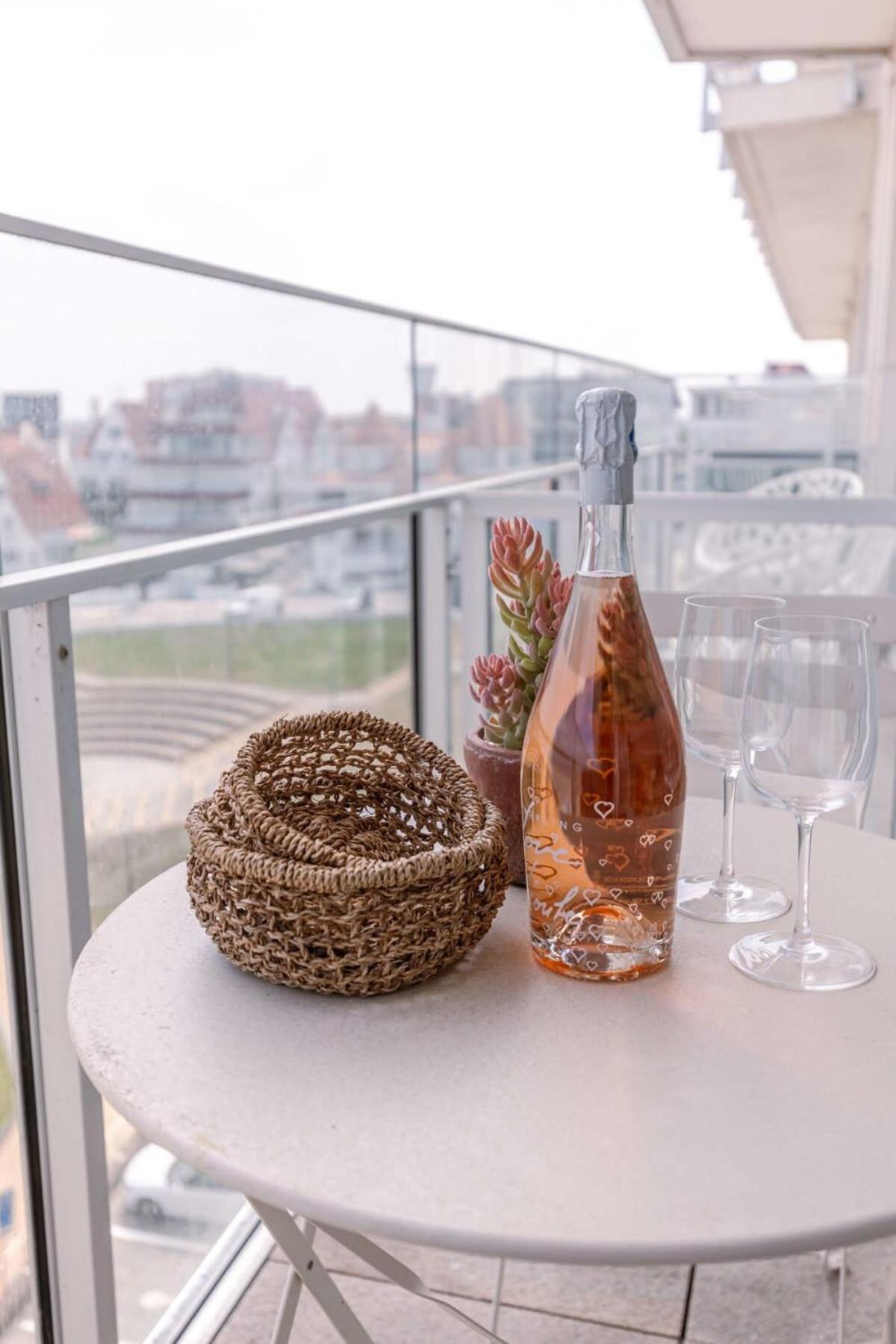 Appartamento Stunning Studio With Sea-View And Terrace Knokke-Heist Esterno foto