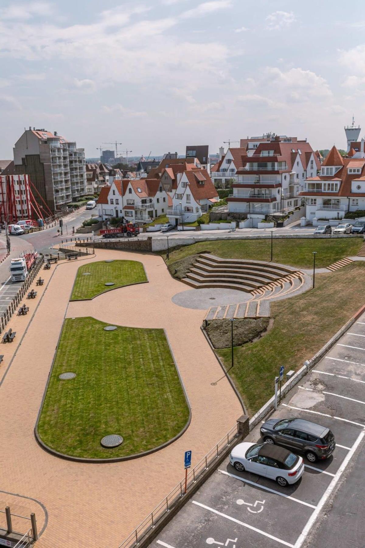 Appartamento Stunning Studio With Sea-View And Terrace Knokke-Heist Esterno foto